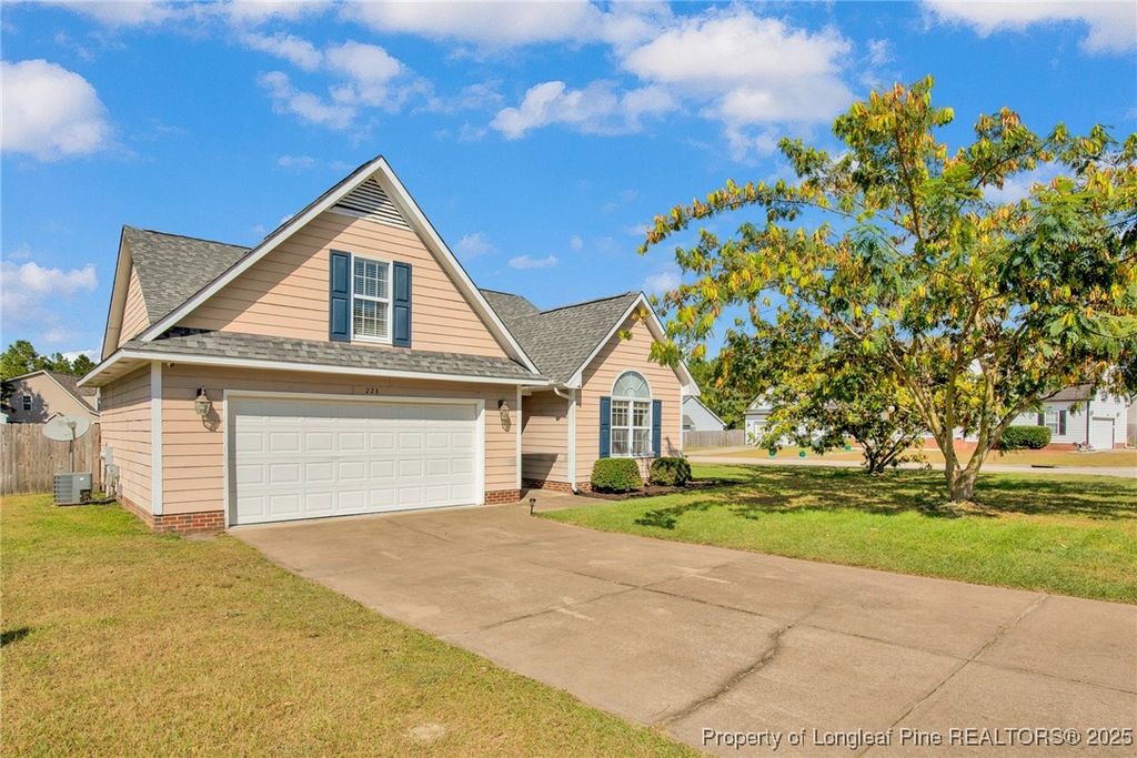 223 Falling Leaf Drive, Raeford, NC 28376