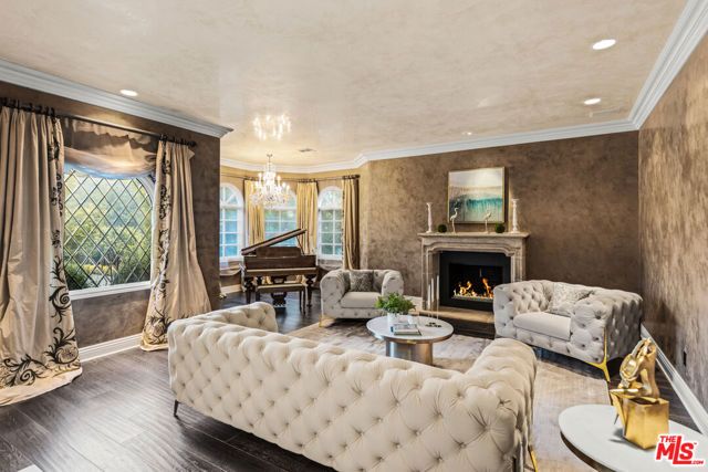 3170 Kings Court, Los Angeles, CA 90077