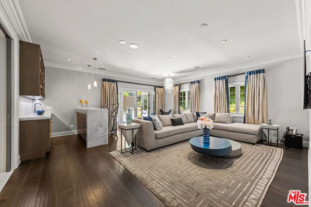 3170 Kings Court, Los Angeles, CA 90077