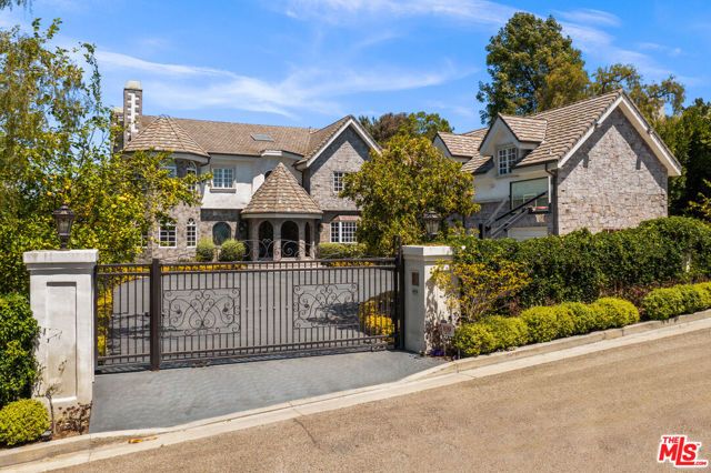 3170 Kings Court, Los Angeles, CA 90077