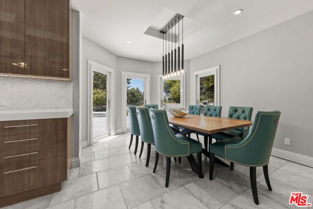 3170 Kings Court, Los Angeles, CA 90077