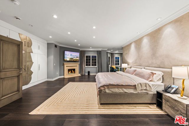 3170 Kings Court, Los Angeles, CA 90077