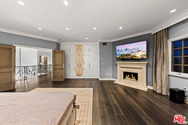 3170 Kings Court, Los Angeles, CA 90077