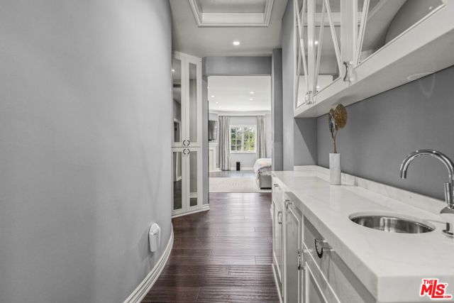 3170 Kings Court, Los Angeles, CA 90077