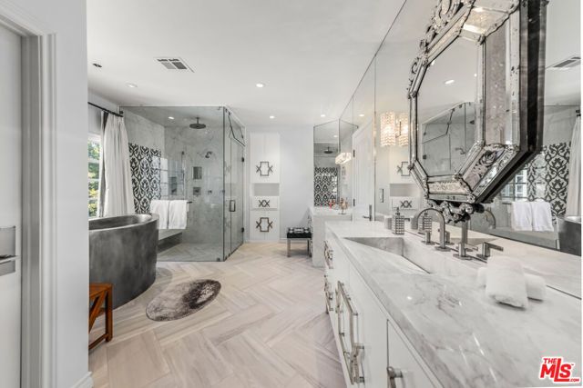 3170 Kings Court, Los Angeles, CA 90077