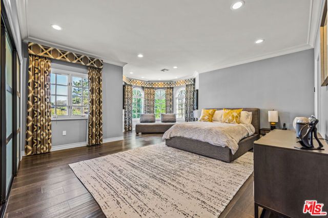 3170 Kings Court, Los Angeles, CA 90077