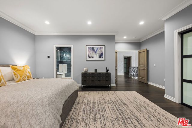 3170 Kings Court, Los Angeles, CA 90077