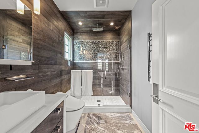 3170 Kings Court, Los Angeles, CA 90077