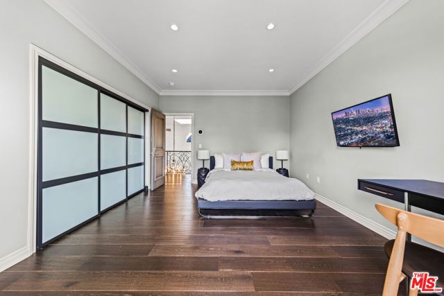 3170 Kings Court, Los Angeles, CA 90077