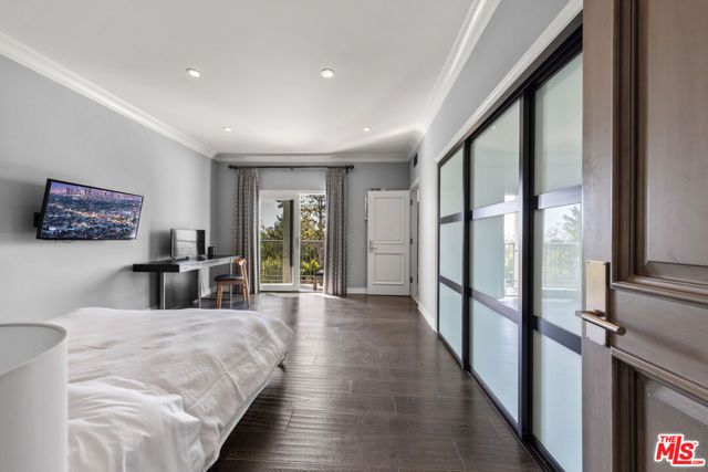 3170 Kings Court, Los Angeles, CA 90077