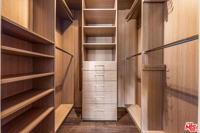 3170 Kings Court, Los Angeles, CA 90077