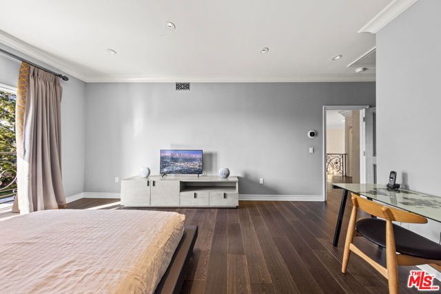 3170 Kings Court, Los Angeles, CA 90077