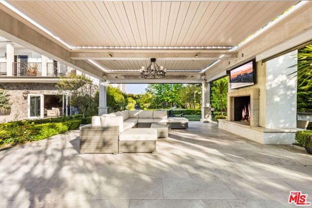 3170 Kings Court, Los Angeles, CA 90077