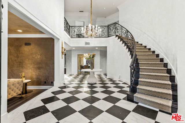 3170 Kings Court, Los Angeles, CA 90077