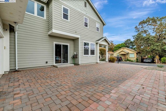 1115 Vine Ave, Martinez, CA 94553