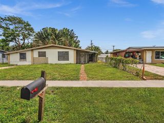 5611 SW 37th St 1, Davie, FL 33314