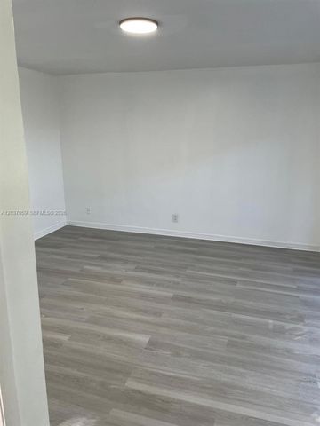 2060 SW 90th Ave A-18, Davie, FL 33324