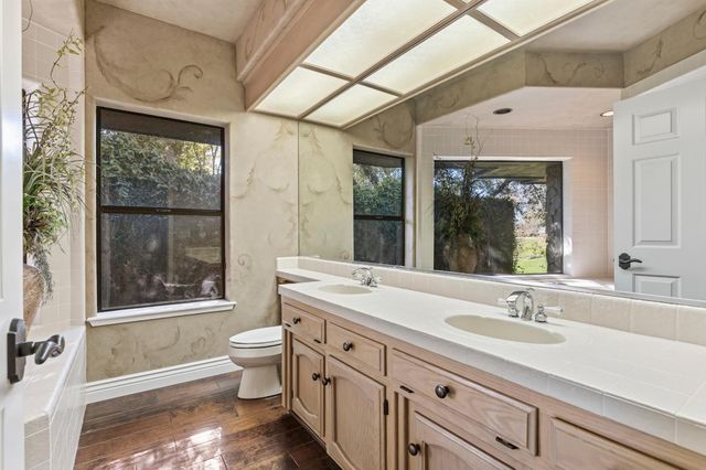 8519 Oak Creek Ct, Oakdale, CA 95361