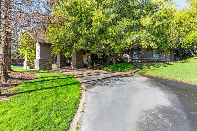 8519 Oak Creek Ct, Oakdale, CA 95361