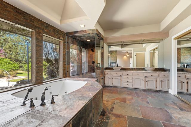 8519 Oak Creek Ct, Oakdale, CA 95361