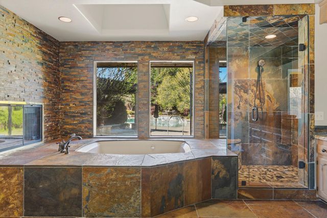 8519 Oak Creek Ct, Oakdale, CA 95361