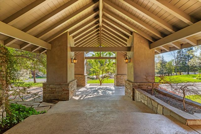 8519 Oak Creek Ct, Oakdale, CA 95361