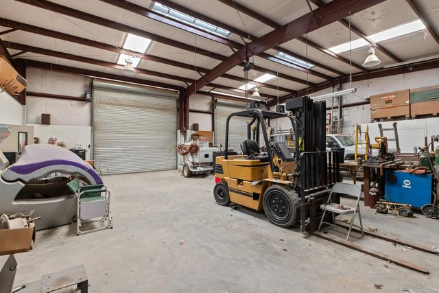 8519 Oak Creek Ct, Oakdale, CA 95361