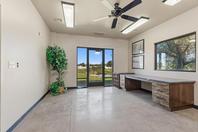 8519 Oak Creek Ct, Oakdale, CA 95361