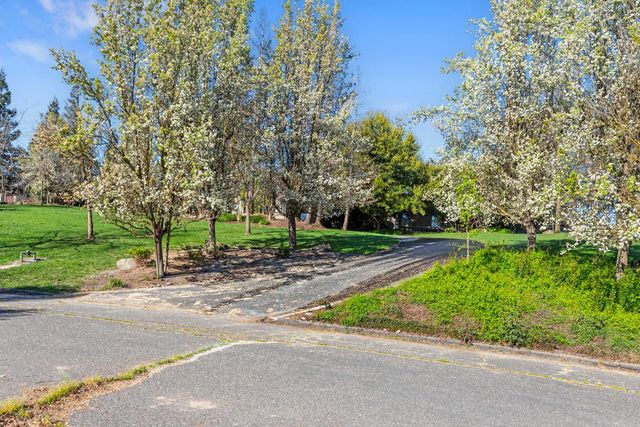 8519 Oak Creek Ct, Oakdale, CA 95361