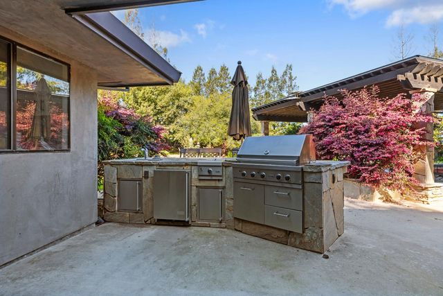 8519 Oak Creek Ct, Oakdale, CA 95361