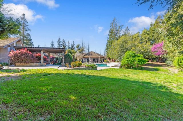 8519 Oak Creek Ct, Oakdale, CA 95361
