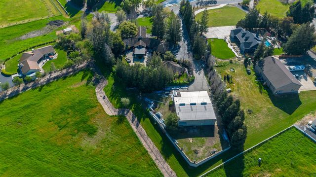 8519 Oak Creek Ct, Oakdale, CA 95361