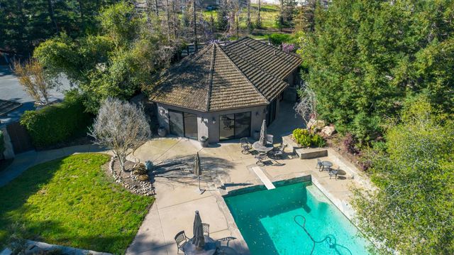 8519 Oak Creek Ct, Oakdale, CA 95361