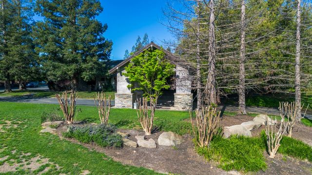 8519 Oak Creek Ct, Oakdale, CA 95361