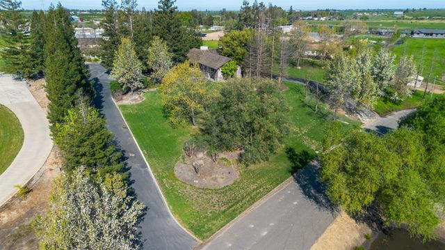 8519 Oak Creek Ct, Oakdale, CA 95361
