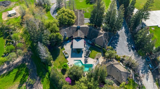 8519 Oak Creek Ct, Oakdale, CA 95361