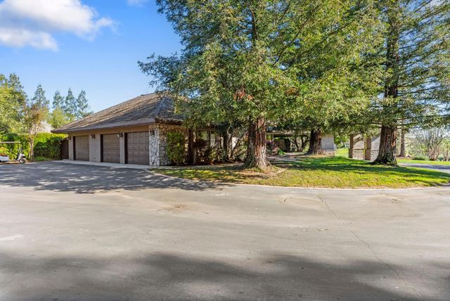 8519 Oak Creek Ct, Oakdale, CA 95361