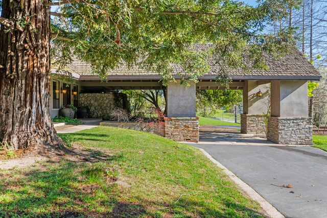 8519 Oak Creek Ct, Oakdale, CA 95361