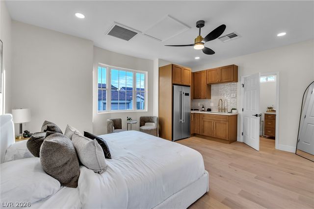 2734 Cherrydale Falls Drive, Henderson, NV 89052
