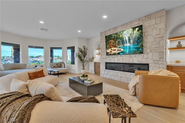 2734 Cherrydale Falls Drive, Henderson, NV 89052