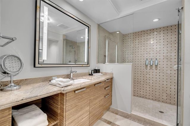 915 SEASIDE DRIVE 611, Sarasota, FL 34242