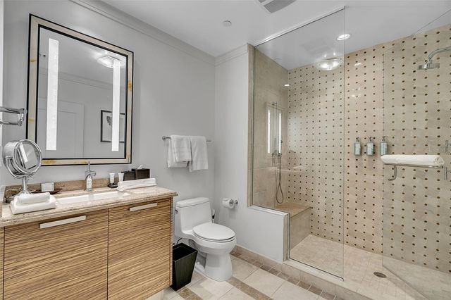 915 SEASIDE DRIVE 611, Sarasota, FL 34242