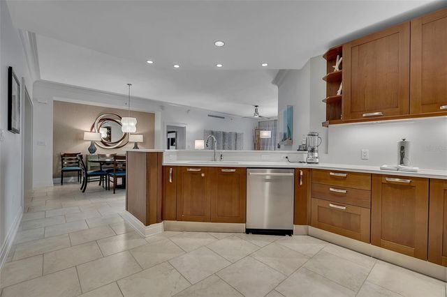 915 SEASIDE DRIVE 611, Sarasota, FL 34242