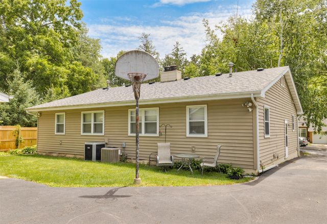 6409 & 6411 Forest Court, Windsor Heights, IA 50324