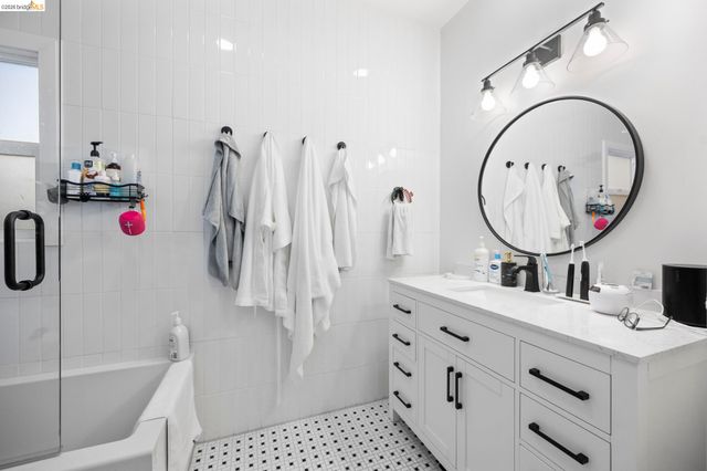 4045 Manila Ave, Oakland, CA 94609