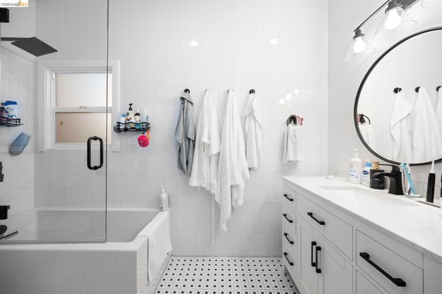 4045 Manila Ave, Oakland, CA 94609