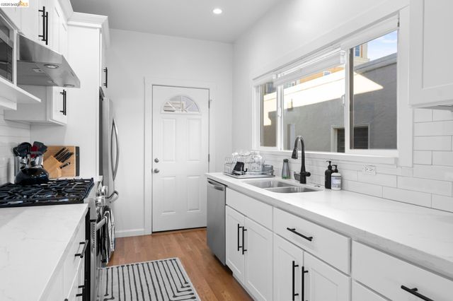 4045 Manila Ave, Oakland, CA 94609