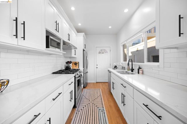 4045 Manila Ave, Oakland, CA 94609