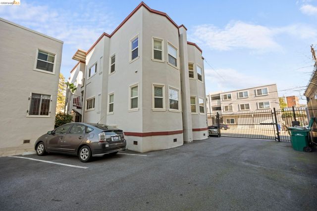 4045 Manila Ave, Oakland, CA 94609