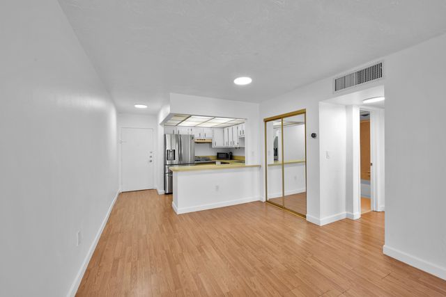 7100 NW 17th Street 217, Plantation, FL 33313